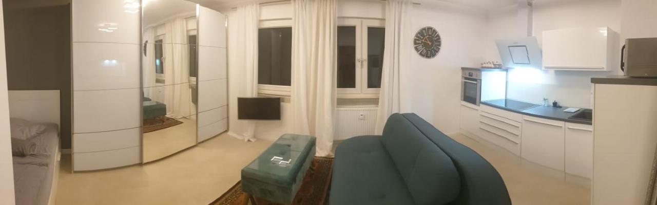 Apartment Mit Schoener, Moderner Einrichtung Colonia Esterno foto